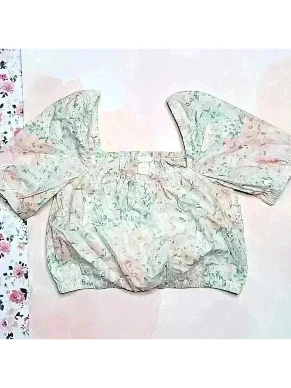 H&M Cropped Floral Top